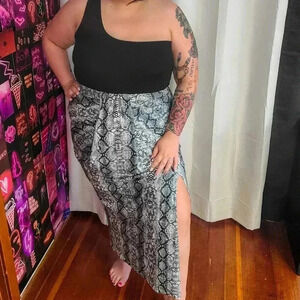 Plus Size Super Soft Snake Print Midaxi Skirt with Ruching Detail & Slit